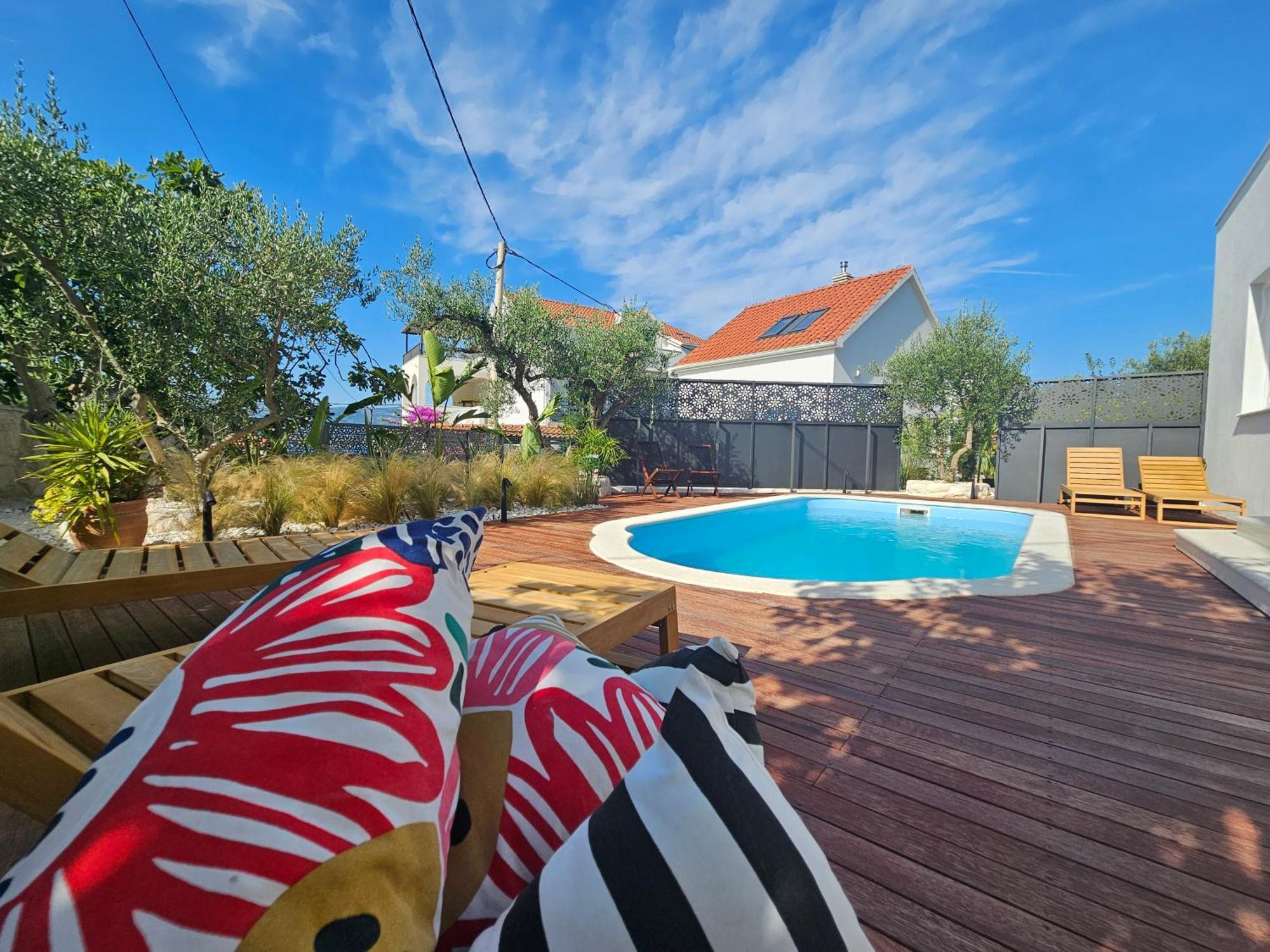 The Three Flowers Pool House Трогир Экстерьер фото