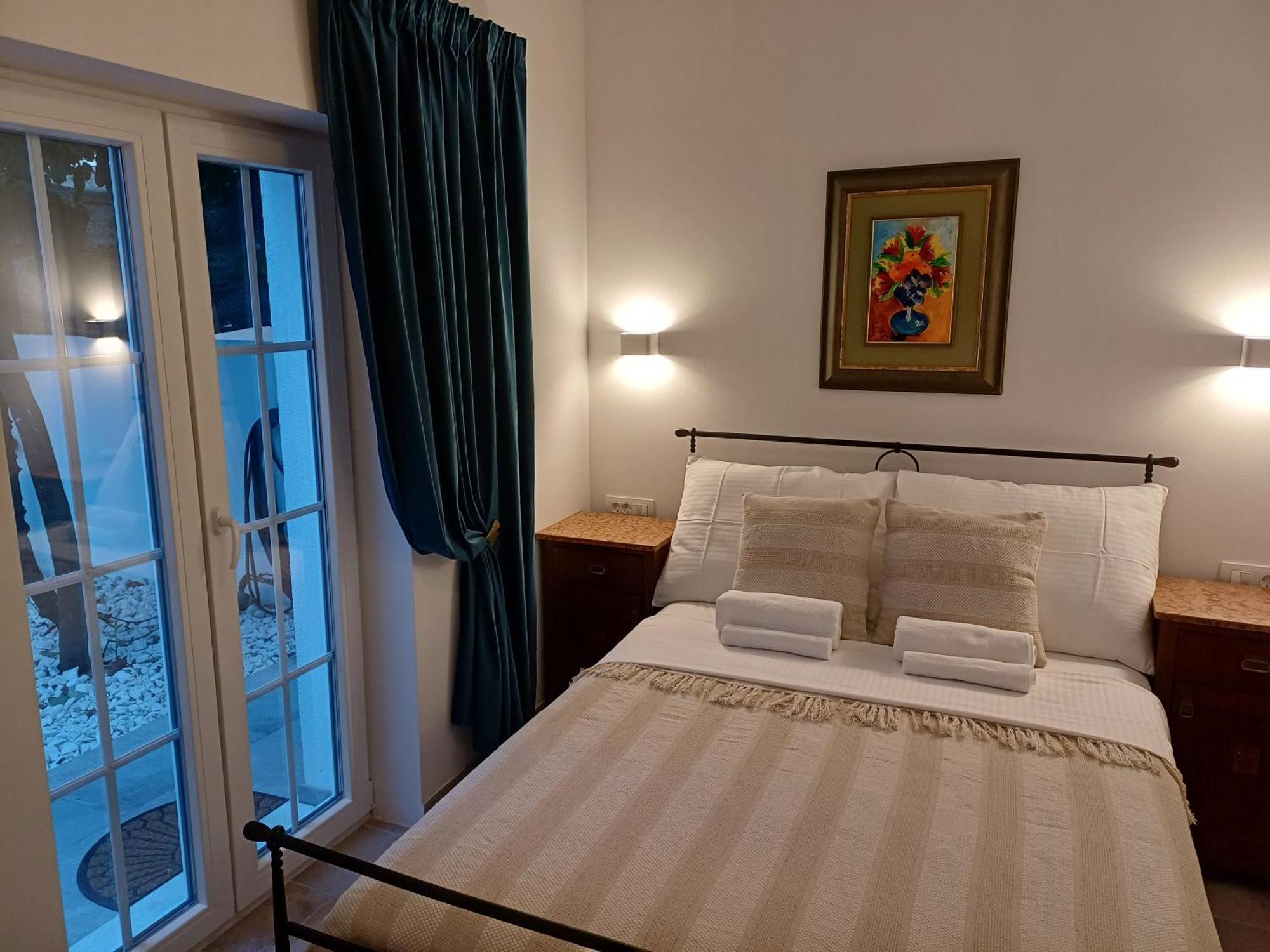 The Three Flowers Pool House Трогир Экстерьер фото