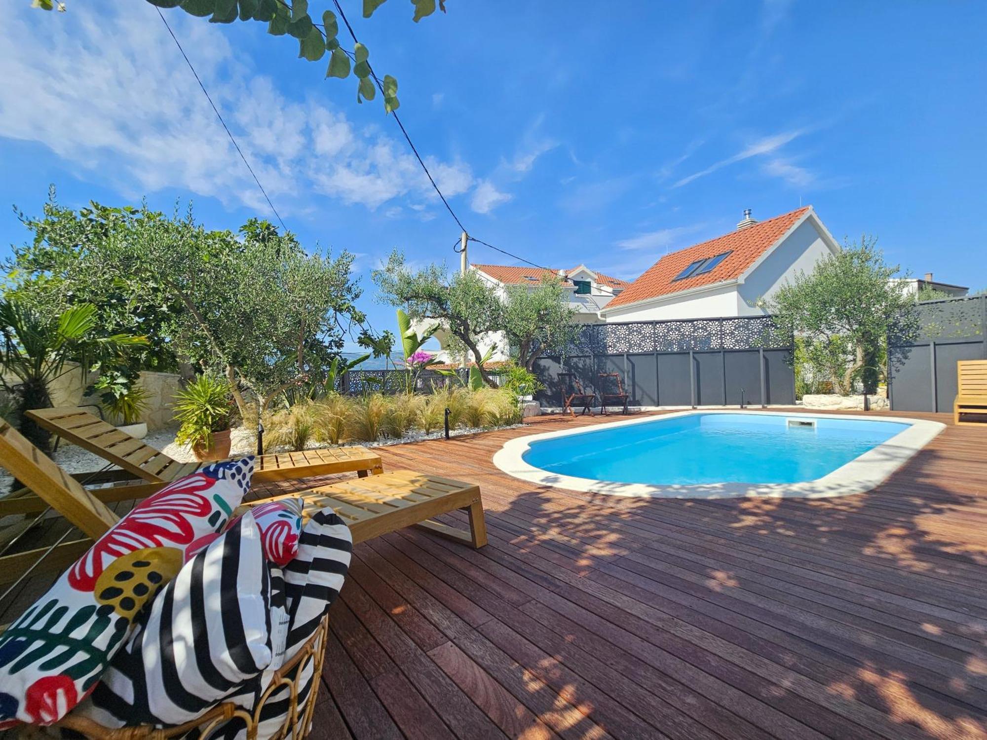 The Three Flowers Pool House Трогир Экстерьер фото