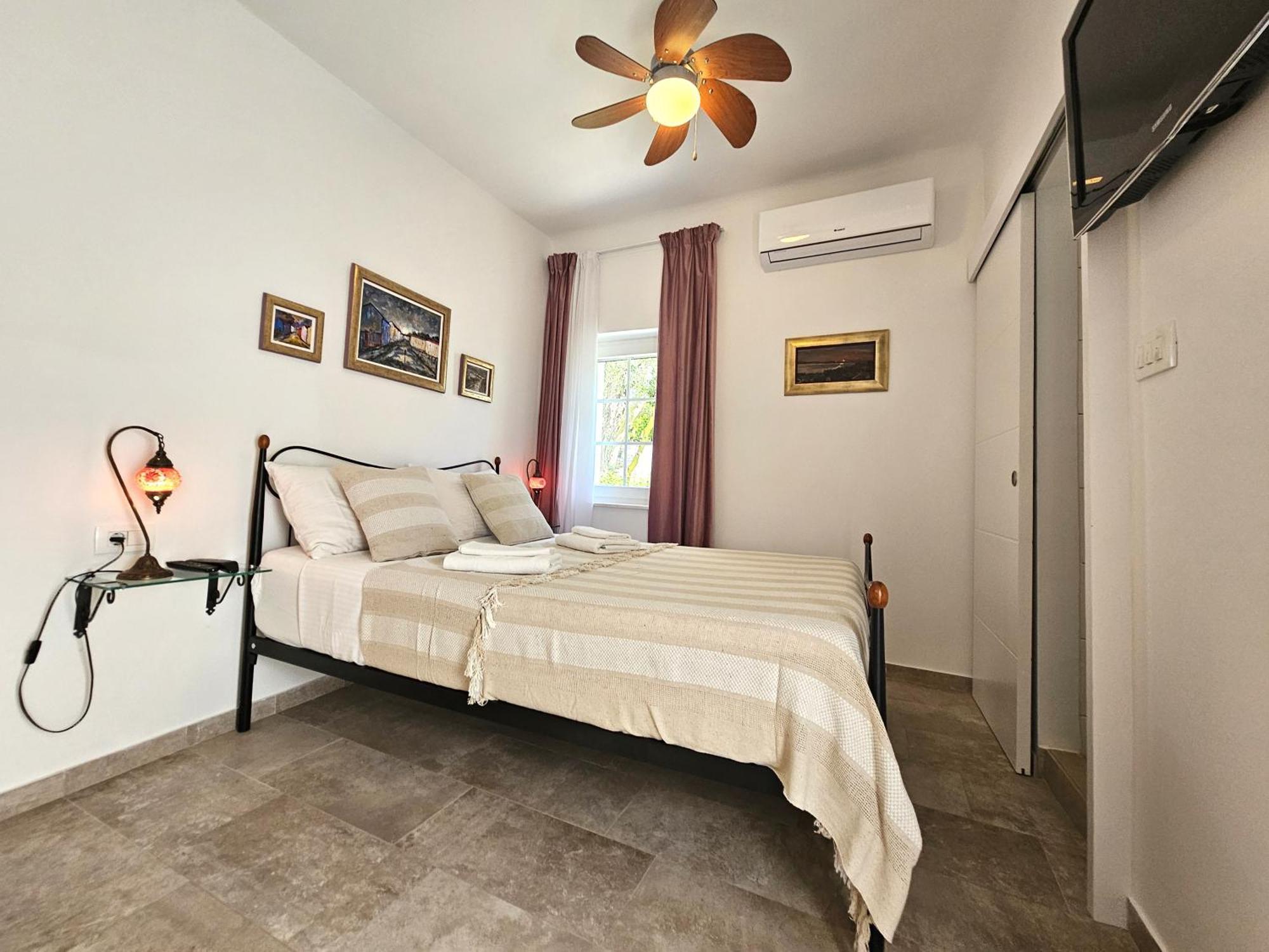 The Three Flowers Pool House Трогир Экстерьер фото