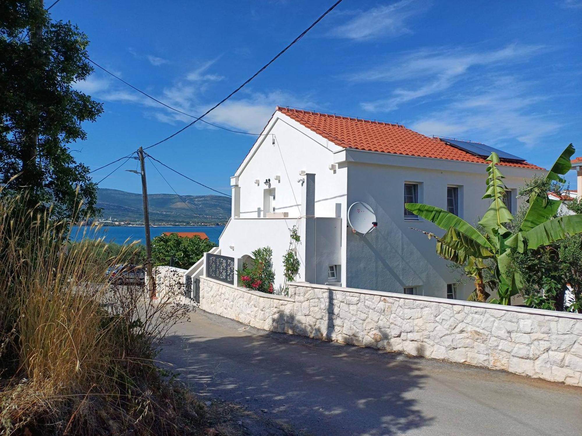 The Three Flowers Pool House Трогир Экстерьер фото