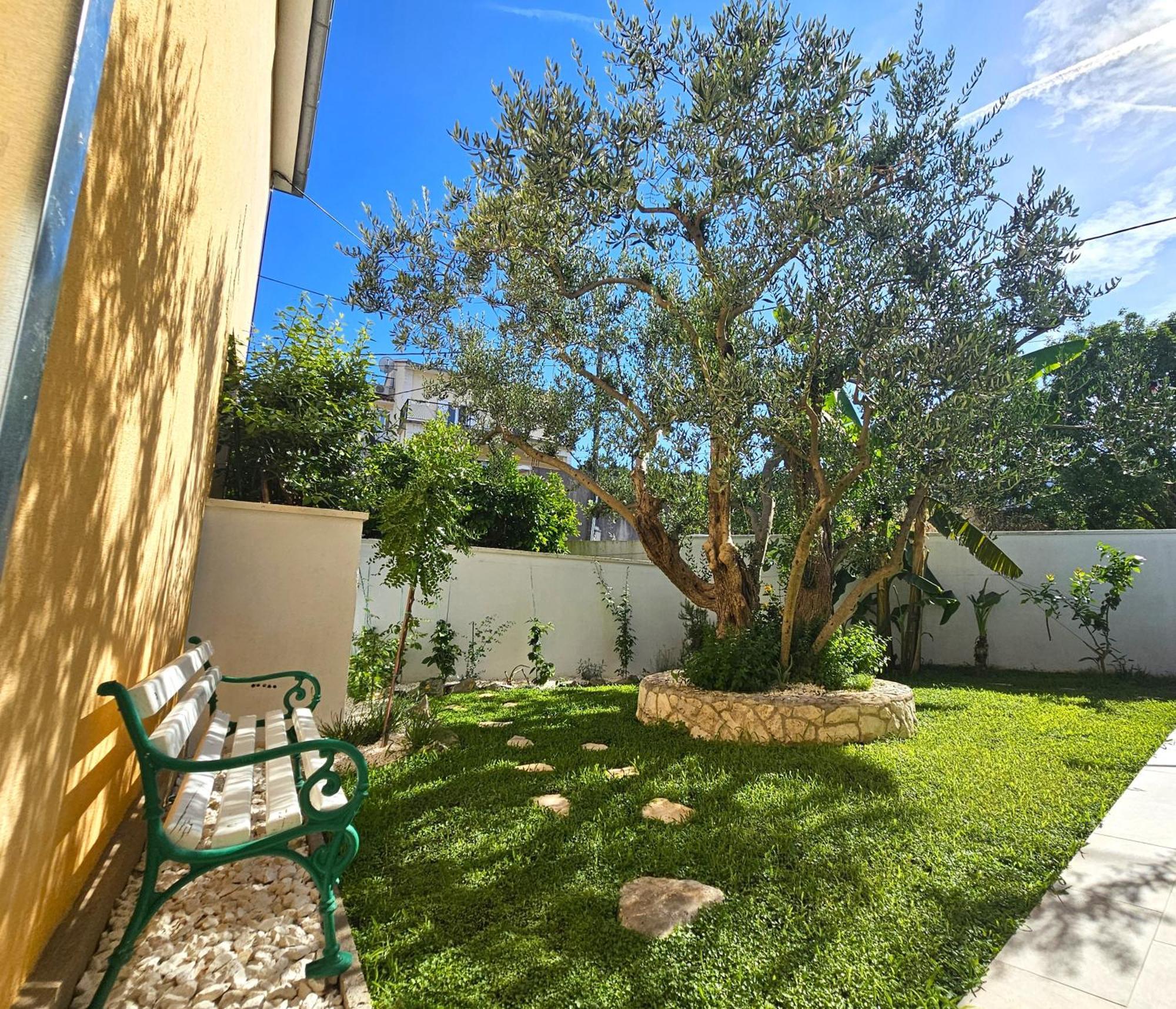 The Three Flowers Pool House Трогир Экстерьер фото