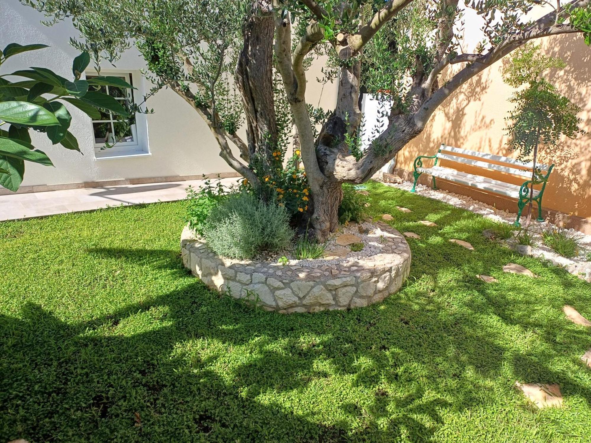The Three Flowers Pool House Трогир Экстерьер фото